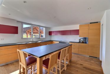 Magnifique maison contiguë de 5,5 pièces dans un domaine agricole