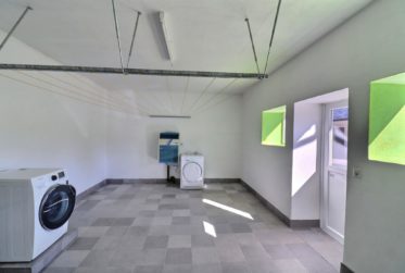 Magnifique maison contiguë de 5,5 pièces dans un domaine agricole