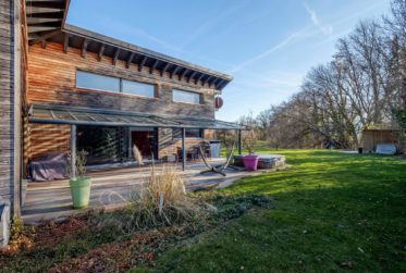 Superbe villa individuelle de plain-pied dans un cadre verdoyant !