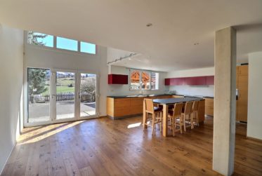 Magnifique maison contiguë de 5,5 pièces dans un domaine agricole