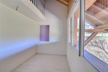 Magnifique maison contiguë de 5,5 pièces dans un domaine agricole