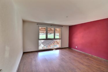 Magnifique maison contiguë de 5,5 pièces dans un domaine agricole