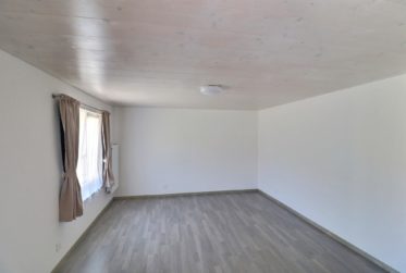 Charmant appartement de 2,5 pièces avec vue exceptionnelle dans maison de 4 habitations