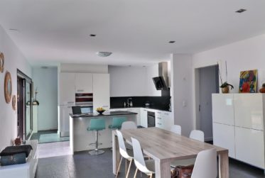 Maison 5,5 pièces offrant de généreux volumes et de nombreux rangements