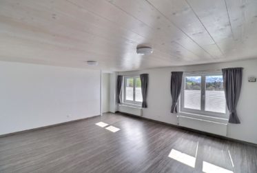 Charmant appartement de 2,5 pièces avec vue exceptionnelle dans maison de 4 habitations