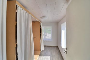 Charmant appartement de 2,5 pièces avec vue exceptionnelle dans maison de 4 habitations