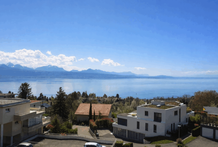 Superbe appartement duplex de 4.5 pièces avec vue panoramique sur le lac Léman et les Alpes