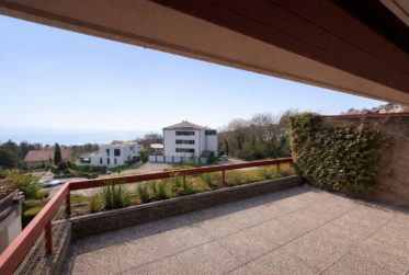 Superbe appartement duplex de 4.5 pièces avec vue panoramique sur le lac Léman et les Alpes