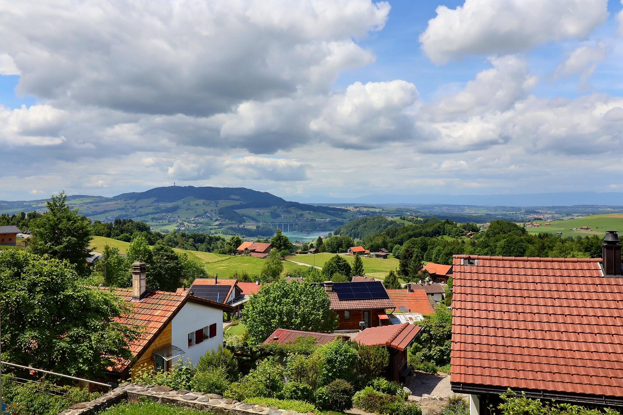 Un écrin de quiétude face au lac de la Gruyère – Chalet individuel à La Berra