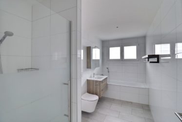 Appartement en attique de 4.5 pièces avec vue panoramique sur la campagne sans vis-à-vis !