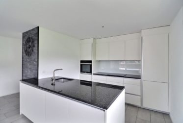Appartement en attique de 4.5 pièces avec vue panoramique sur la campagne sans vis-à-vis !