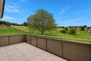 Appartement en attique de 4.5 pièces avec vue panoramique sur la campagne sans vis-à-vis !