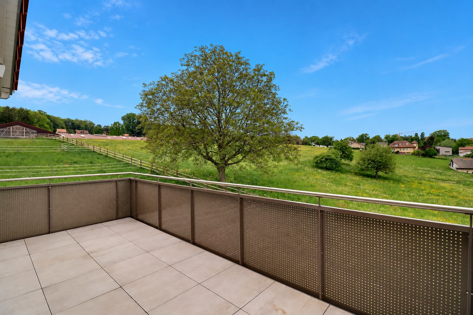 Appartement en attique de 4.5 pièces avec vue panoramique sur la campagne sans vis-à-vis !