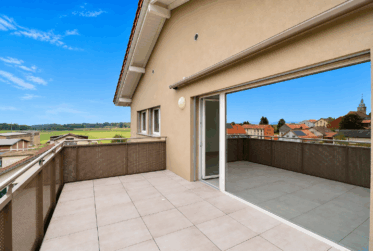 Appartement en attique de 4.5 pièces avec vue panoramique sur la campagne sans vis-à-vis !