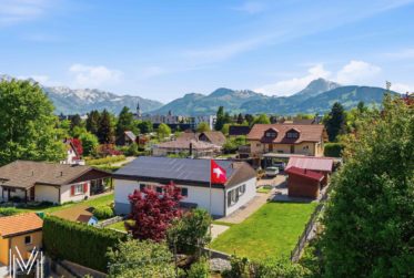 Villa d'exception de 6,5 pièces dans un quartier calme résidentiel avec vue exceptionnelle !