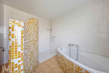 Villa d'exception de 6,5 pièces dans un quartier calme résidentiel avec vue exceptionnelle !