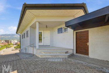 Villa d'exception de 6,5 pièces dans un quartier calme résidentiel avec vue exceptionnelle !