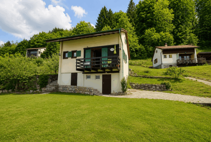 Un écrin de quiétude face au lac de la Gruyère – Chalet individuel à La Berra