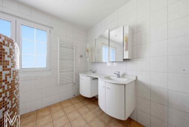Villa d'exception de 6,5 pièces dans un quartier calme résidentiel avec vue exceptionnelle !