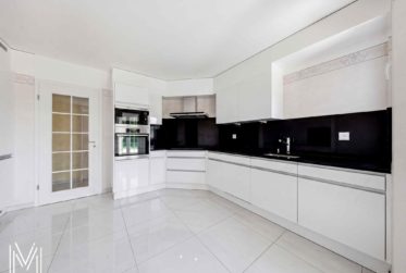 Villa d'exception de 6,5 pièces dans un quartier calme résidentiel avec vue exceptionnelle !