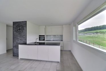 Appartement en attique de 4.5 pièces avec vue panoramique sur la campagne sans vis-à-vis !