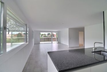 Appartement en attique de 4.5 pièces avec vue panoramique sur la campagne sans vis-à-vis !