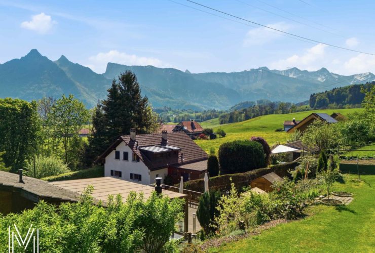 Chalet individuel au cœur de la Gruyère, entre panorama à couper le souffle et art de vivre authentique !