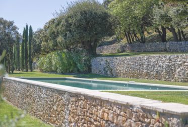 Un lieu d’exception, où la nature, l’architecture et le confort moderne s’unissent pour créer une propriété unique !