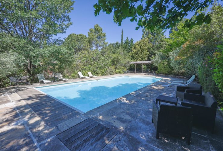 Elégante propriété au charme provençal au coeur du Lubéron, cadre exceptionnel !