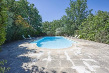 Elégante propriété au charme provençal au coeur du Lubéron, cadre exceptionnel !
