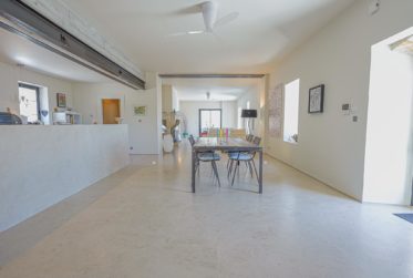 Un lieu d’exception, où la nature, l’architecture et le confort moderne s’unissent pour créer une propriété unique !