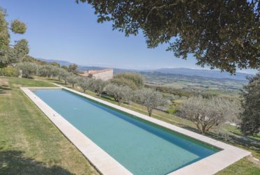 Un lieu d’exception, où la nature, l’architecture et le confort moderne s’unissent pour créer une propriété unique !