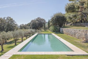 Un lieu d’exception, où la nature, l’architecture et le confort moderne s’unissent pour créer une propriété unique !