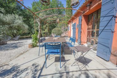 Elégante propriété au charme provençal au coeur du Lubéron, cadre exceptionnel !