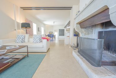 Un lieu d’exception, où la nature, l’architecture et le confort moderne s’unissent pour créer une propriété unique !