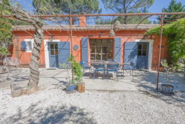Elégante propriété au charme provençal au coeur du Lubéron, cadre exceptionnel !