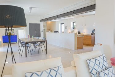 Un lieu d’exception, où la nature, l’architecture et le confort moderne s’unissent pour créer une propriété unique !