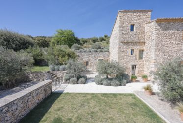 Un lieu d’exception, où la nature, l’architecture et le confort moderne s’unissent pour créer une propriété unique !