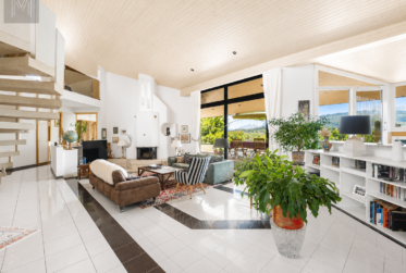 Grande maison d'architecte modulable, conçue pour une ou deux habitations indépendantes.