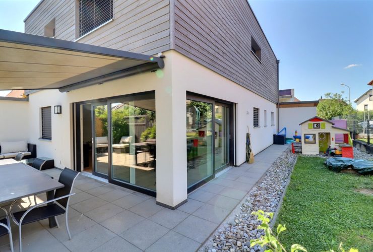 Magnifique maison jumelée contemporaine construction bois de 4,5 pièces avec terrasse et jardin privatif !