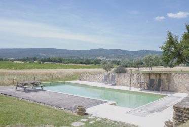 MAGNIFIQUE BASTIDE EN PIERRE AVEC VUES PANORAMIQUES ET PISCINE CHAUFFÉE À proximité de Roussillon – Au cœur du Luberon