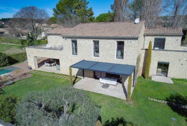 MAGNIFIQUE PROPRIÉTÉ CONTEMPORAINE AVEC PISCINE CHAUFFÉE