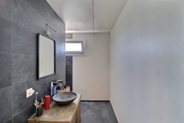Magnifique maison jumelée contemporaine construction bois de 4,5 pièces avec terrasse et jardin privatif !