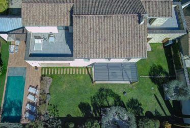 MAGNIFIQUE PROPRIÉTÉ CONTEMPORAINE AVEC PISCINE CHAUFFÉE