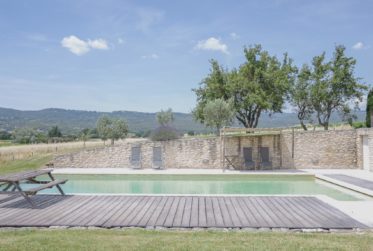 MAGNIFIQUE BASTIDE EN PIERRE AVEC VUES PANORAMIQUES ET PISCINE CHAUFFÉE À proximité de Roussillon – Au cœur du Luberon