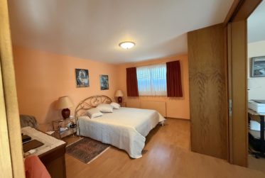 Superbe maison 6,5 pièces avec un dégagement et vue d'exception