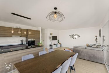Magnifique appartement en attique de 5.5 pièces, avec vue et situation exceptionnelles à quelques minutes du centre-ville !