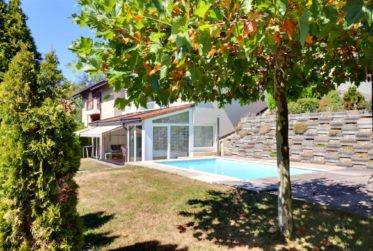 Superbe maison 6,5 pièces avec un dégagement et vue d'exception