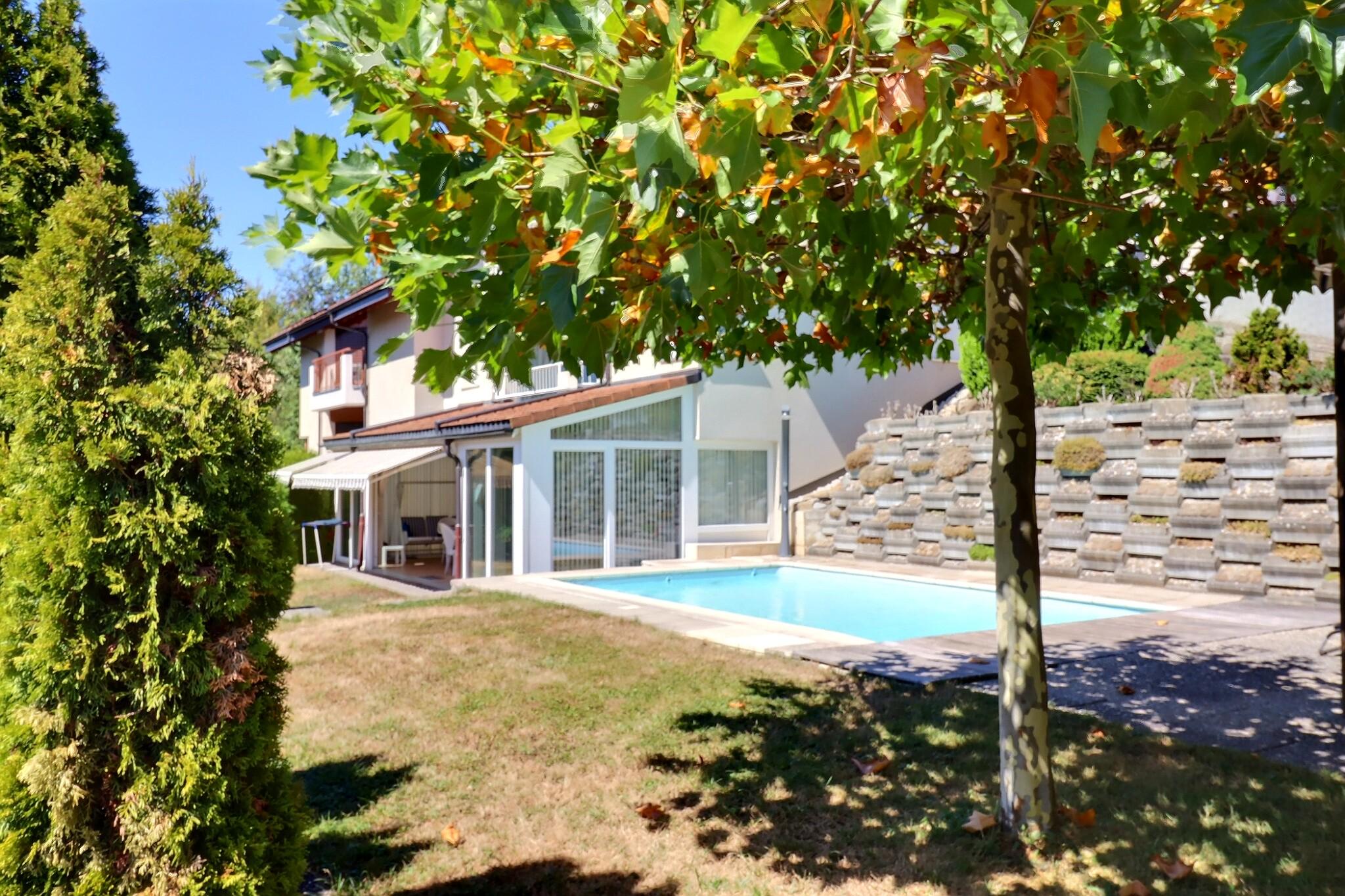 Superbe maison 6,5 pièces avec un dégagement et vue d'exception
