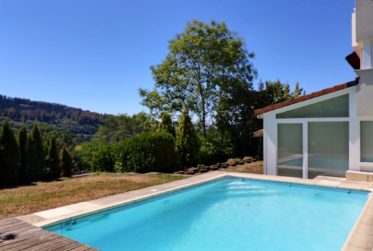 Superbe maison 6,5 pièces avec un dégagement et vue d'exception